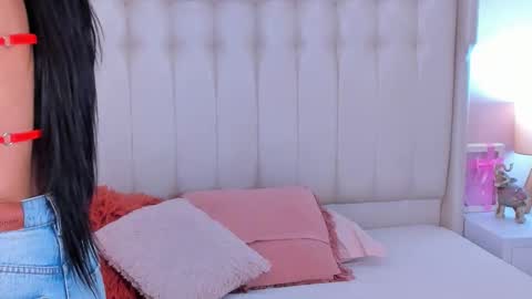 Snapshot of lyn_smith_ chatting on 10/31/25, 11:22 Lyn online show from 10/31/25, 11:22