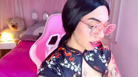 Snapshot of lyna_love chatting on 10/15/25, 08:31 Lyna love online show from 10/15/25, 08:31
