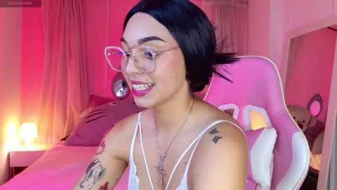 Snapshot of lyna_love chatting on 10/23/25, 09:13 Lyna love online show from 10/23/25, 09:13