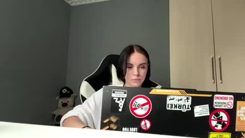 Eva online show from 07/03/26, 07:48