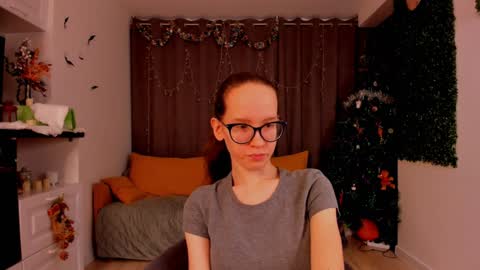 Sara online show from 01/11/25, 04:14