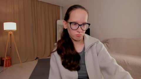 Snapshot of lynettebails chatting on 09/24/25, 04:21 Sara online show from 09/24/25, 04:21