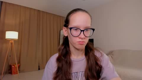 Snapshot of lynettebails chatting on 09/30/25, 04:12 Sara online show from 09/30/25, 04:12