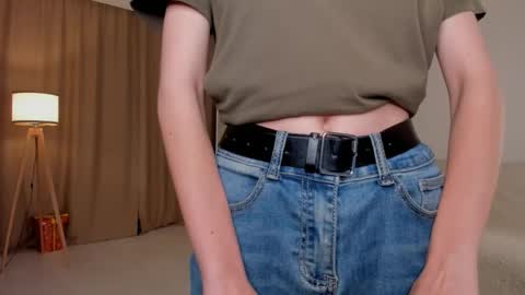 Snapshot of lynettebails chatting on 10/01/25, 04:13 Sara online show from 10/01/25, 04:13