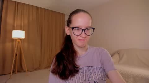 Snapshot of lynettebails chatting on 10/12/25, 04:06 Sara online show from 10/12/25, 04:06