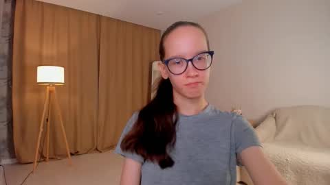 Snapshot of lynettebails chatting on 10/14/25, 04:19 Sara online show from 10/14/25, 04:19