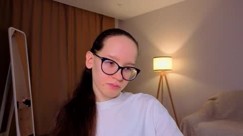 Snapshot of lynettebails chatting on 02/01/26, 04:05 Sara online show from 02/01/26, 04:05