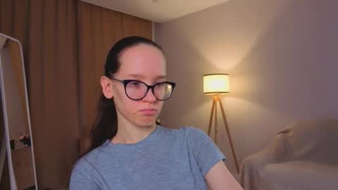 Snapshot of lynettebails chatting on 02/02/26, 04:17 Sara online show from 02/02/26, 04:17