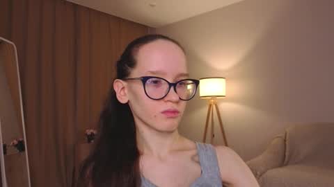 Snapshot of lynettebails chatting on 02/11/26, 04:12 Sara online show from 02/11/26, 04:12
