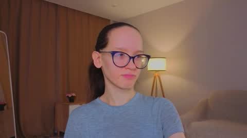 Snapshot of lynettebails chatting on 03/05/26, 04:14 Sara online show from 03/05/26, 04:14