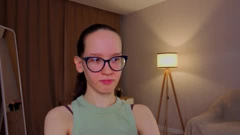 Snapshot of lynettebails chatting on 03/10/26, 05:07 Sara online show from 03/10/26, 05:07