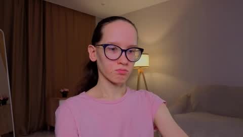 Snapshot of lynettebails chatting on 04/02/26, 04:04 Sara online show from 04/02/26, 04:04