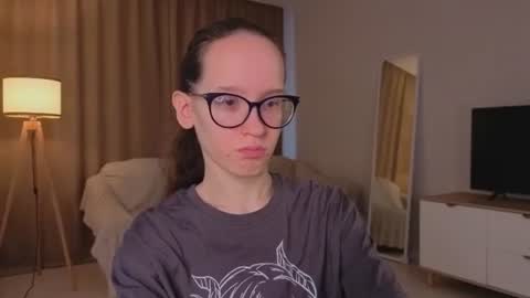 Sara online show from 06/19/26, 04:11