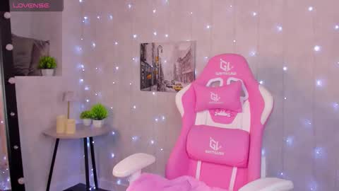 Lynn online show from 10/14/25, 01:06