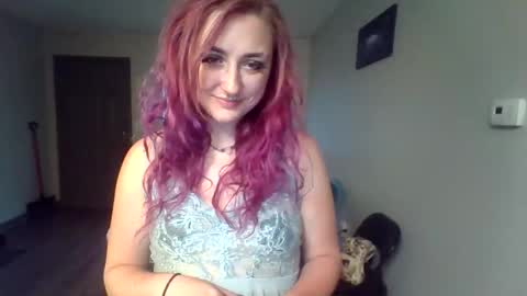 Snapshot of lynnkitten69000 chatting on 04/14/26, 11:33 Lynn online show from 04/14/26, 11:33