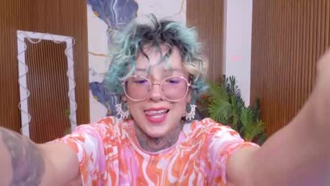 lyra_tay online show from 06/05/26, 07:19