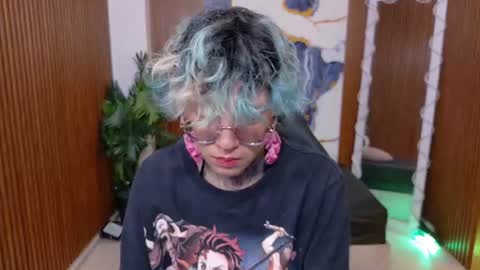 lyra_tay online show from 06/12/26, 07:24
