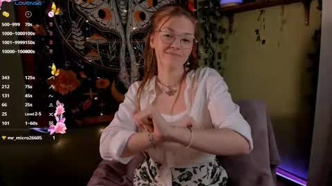 Snapshot of lyra_thenymph chatting on 10/13/25, 10:37 Lyra online show from 10/13/25, 10:37