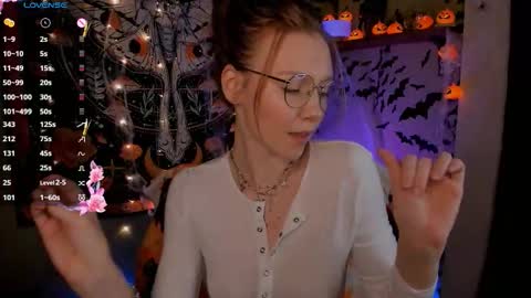Snapshot of lyra_thenymph chatting on 10/25/25, 10:34 Lyra online show from 10/25/25, 10:34