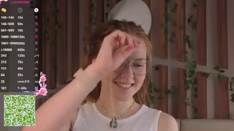 Snapshot of lyra_thenymph chatting on 07/07/26, 12:35 Lyra online show from 07/07/26, 12:35