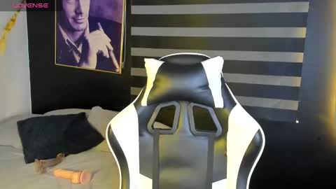 Snapshot of lyralux10 chatting on 09/14/25, 04:55 lyralux10 online show from 09/14/25, 04:55