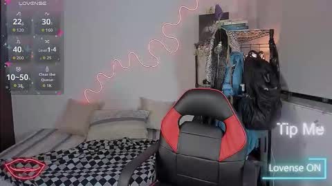 Snapshot of lyric_mirage chatting on 10/28/25, 01:42 Lyric online show from 10/28/25, 01:42