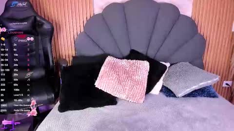    VIVIANA    online show from 11/15/25, 03:37