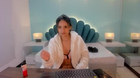 Snapshot of lysayrise chatting on 12/15/24, 01:22 lysayrise online show from 12/15/24, 01:22