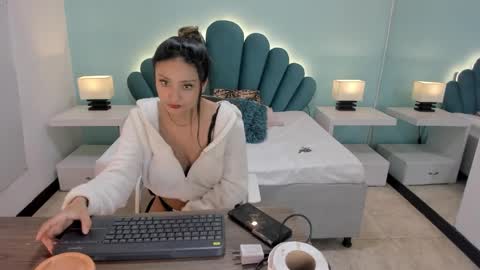 Snapshot of lysayrise chatting on 12/27/24, 01:28 lysayrise online show from 12/27/24, 01:28
