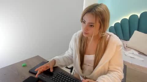 Snapshot of lysayrise chatting on 01/25/25, 04:24 lysayrise online show from 01/25/25, 04:24