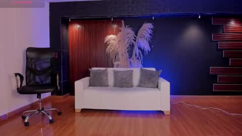 Lyssa  Everyday From 0700 to 1630 Col Time online show from 01/04/25, 08:16