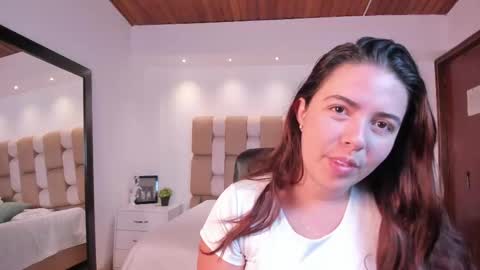 Snapshot of lyssa_muller chatting on 10/08/25, 12:25 Lyssa  Everyday From 0700 to 1630 Col Time online show from 10/08/25, 12:25