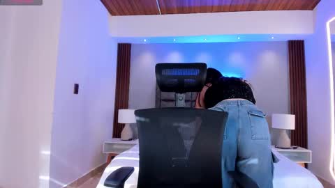 Snapshot of lyssa_muller chatting on 10/24/25, 12:56 Lyssa  Everyday From 0700 to 1630 Col Time online show from 10/24/25, 12:56