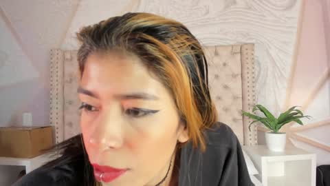 Lyxi online show from 01/25/25, 11:34