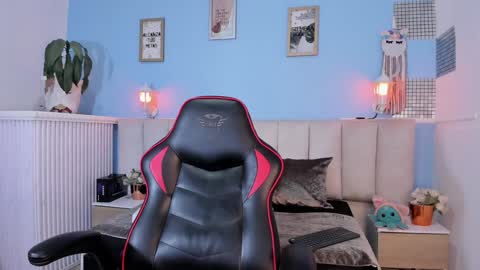 Lizzy smith  online show from 01/25/25, 01:30