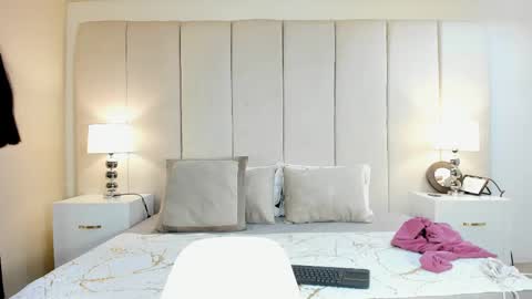 Lizzy smith  online show from 02/25/25, 01:06