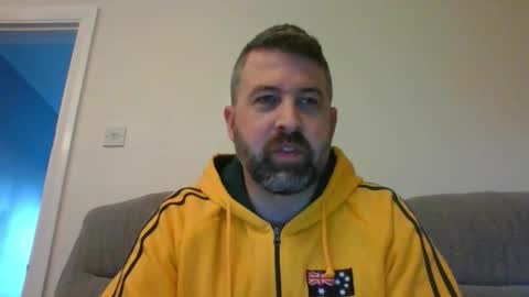 Snapshot of m5572 chatting on 11/20/25, 03:01 Mathew online show from 11/20/25, 03:01