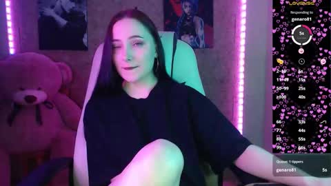 Snapshot of m_e_l_i_s_s_a_ chatting on 11/18/25, 08:24 Melissa online show from 11/18/25, 08:24