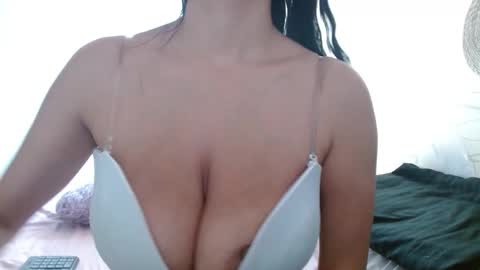 Snapshot of maaddy_thompson chatting on 11/19/25, 04:40 maaddy_thompson online show from 11/19/25, 04:40