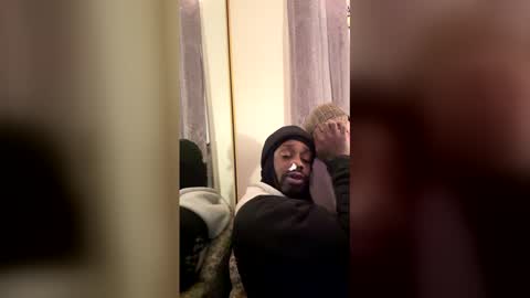 Snapshot of mac12345d593208 chatting on 12/15/25, 04:17 mac12345d593208 online show from 12/15/25, 04:17