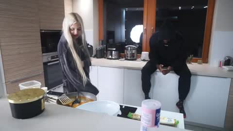 Mac Troy online show from 10/09/25, 06:17