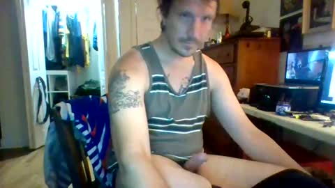 Snapshot of macdaddy9mm chatting on 06/30/26, 07:15 macdaddy9mm online show from 06/30/26, 07:15