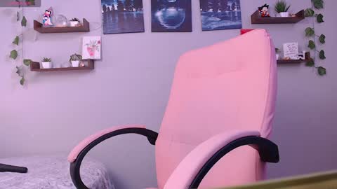 Macey Elliot Modelo Independiente online show from 01/12/25, 12:55