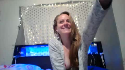 Snapshot of maceyloves chatting on 05/01/26, 02:05 maceyloves online show from 05/01/26, 02:05