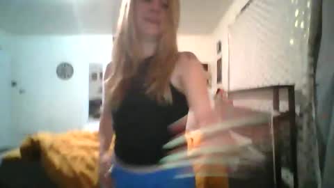 Snapshot of maceyloves chatting on 05/19/26, 03:57 maceyloves online show from 05/19/26, 03:57