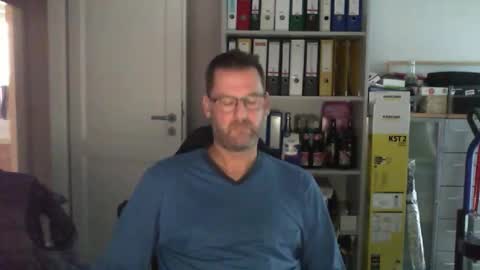 macfly67 online show from 11/15/25, 07:16