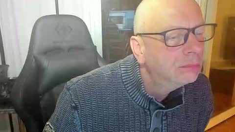 Snapshot of machinegun3dx chatting on 11/27/25, 06:10 Andy online show from 11/27/25, 06:10