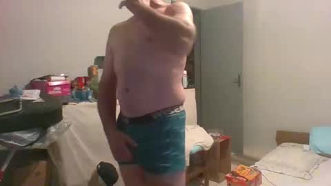 Snapshot of machoalex chatting on 02/18/26, 07:37 MACHOLIVRE online show from 02/18/26, 07:37