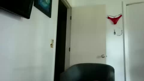 Snapshot of mackdocc001 chatting on 10/19/25, 01:56 mackdocc001 online show from 10/19/25, 01:56