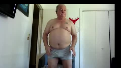 Snapshot of mackdocc001 chatting on 10/23/25, 05:01 mackdocc001 online show from 10/23/25, 05:01